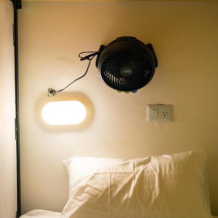 Baku Laureles Hostel Medellin Exterior photo