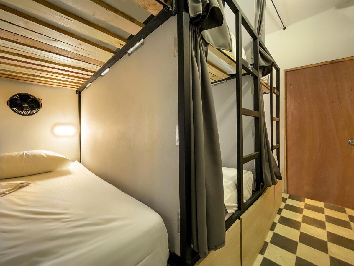 Baku Laureles Hostel Medellin Exterior photo