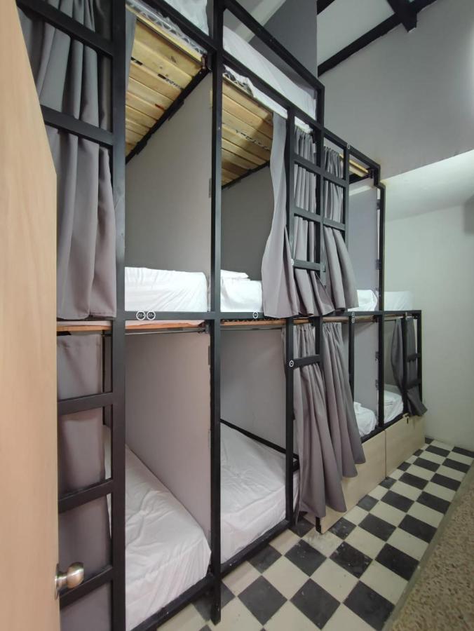 Baku Laureles Hostel Medellin Exterior photo
