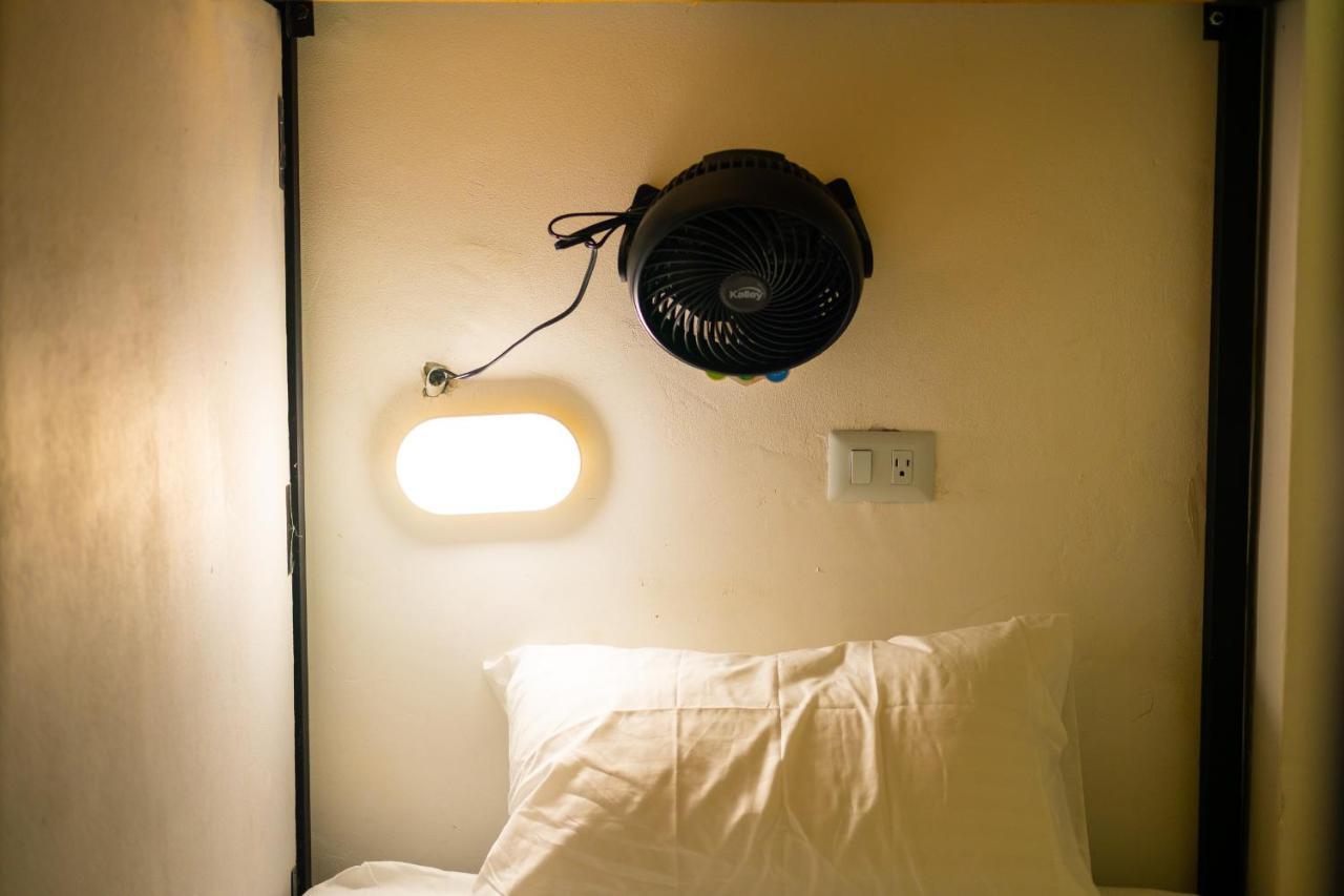 Baku Laureles Hostel Medellin Exterior photo