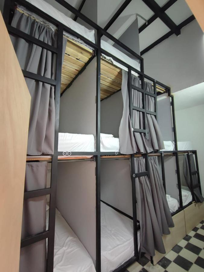 Baku Laureles Hostel Medellin Exterior photo